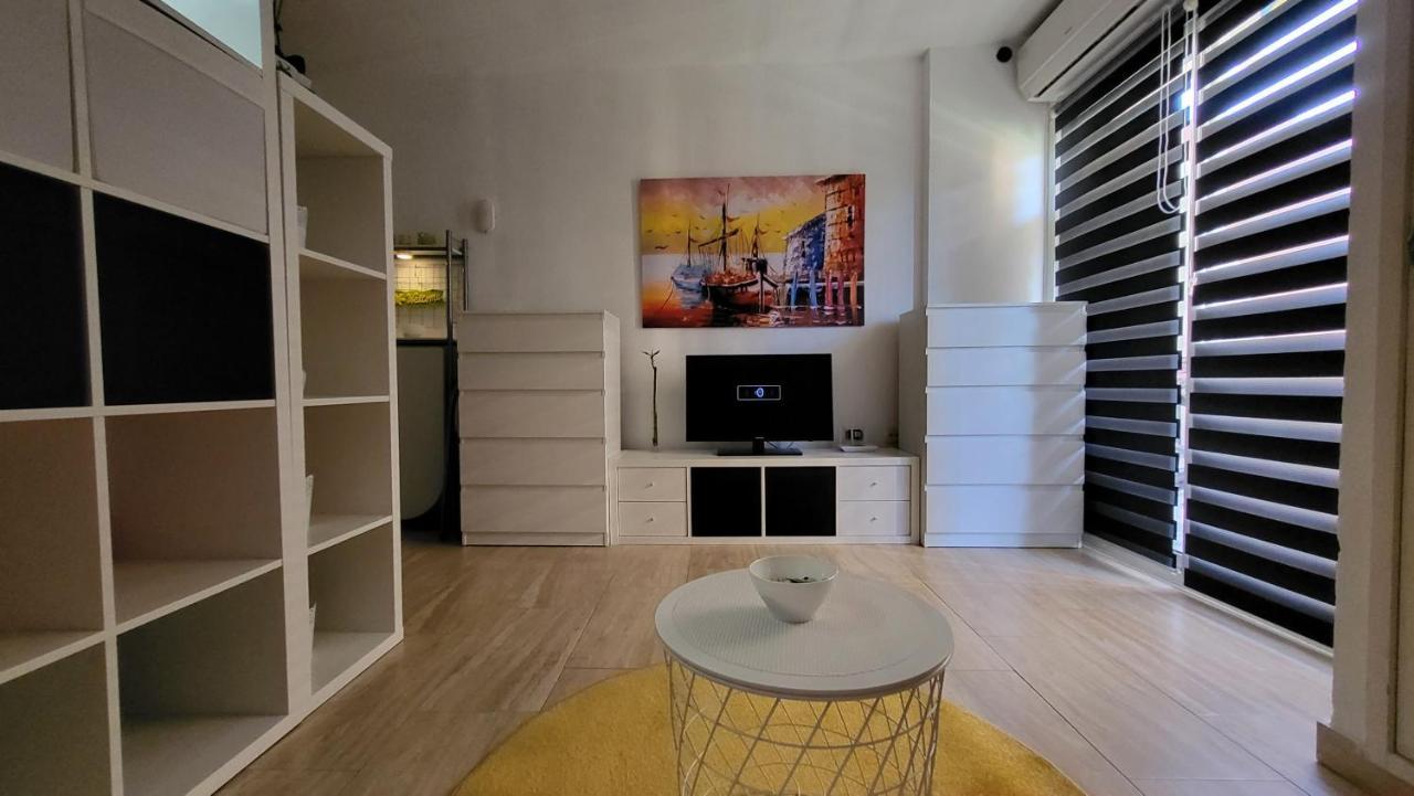Minerva 242 Apartment เบนัลมาเดนา ภายนอก รูปภาพ