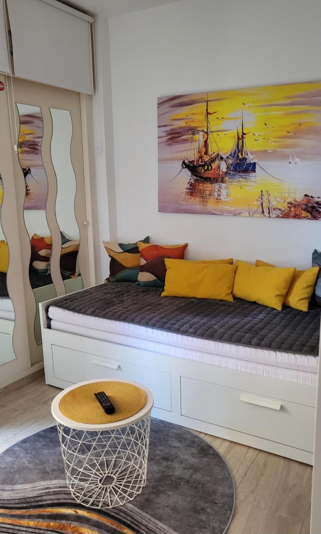 Minerva 242 Apartment เบนัลมาเดนา ภายนอก รูปภาพ