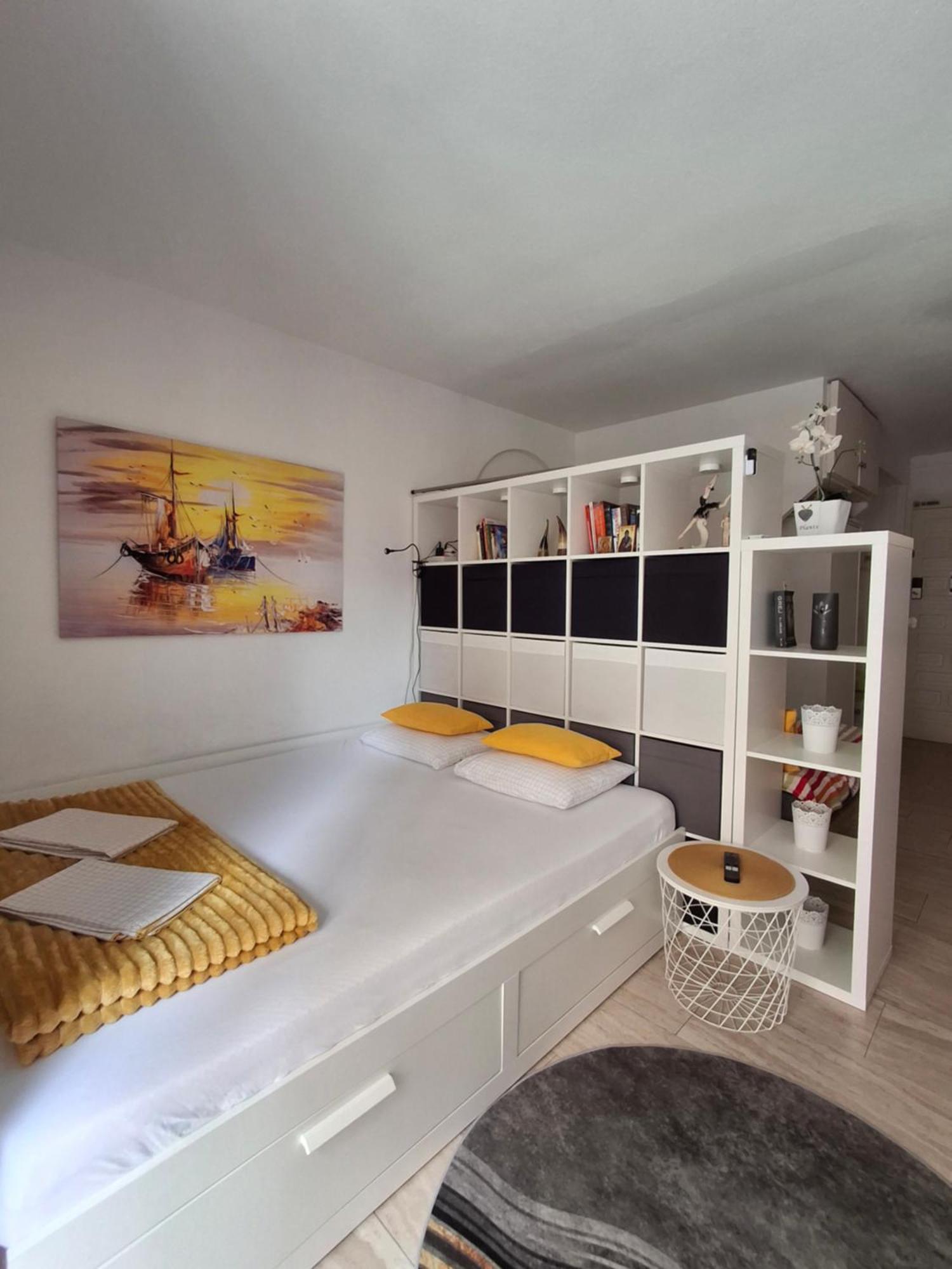 Minerva 242 Apartment เบนัลมาเดนา ภายนอก รูปภาพ
